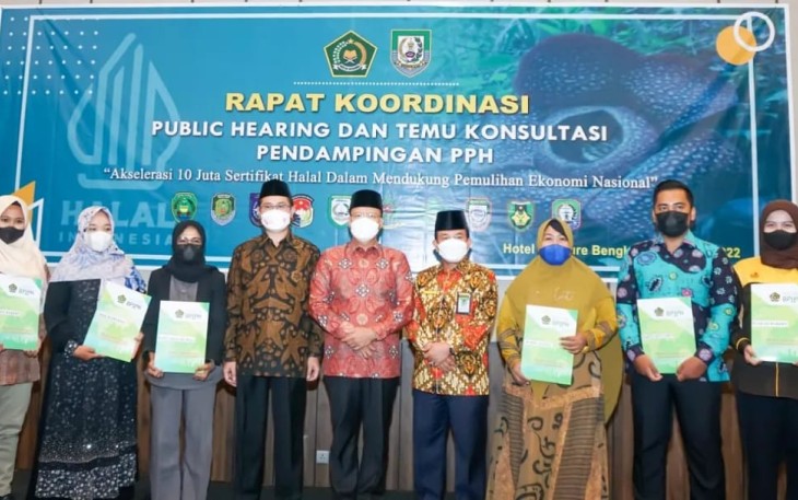 Foto bersama usai Rapat Koordinasi Public Hearing dan Temu Konsultasi Pendampingan Proses Produk Halal (PPH), Kamis (24/03/2022) kemarin.