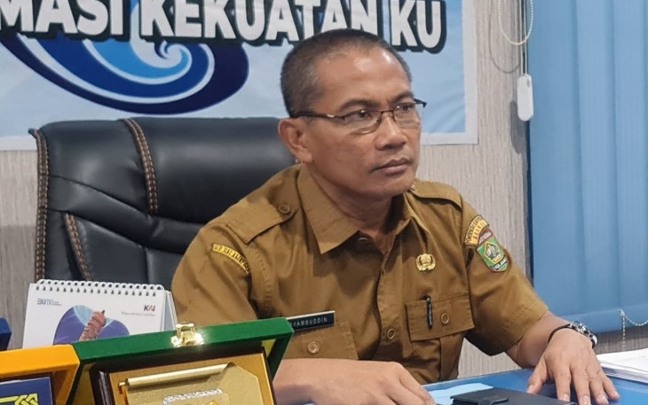 Kadis Kominfo Kabupaten Asahan Syamsuddin, SH, MM diruang kerjanya, Senin (07/11/2022)