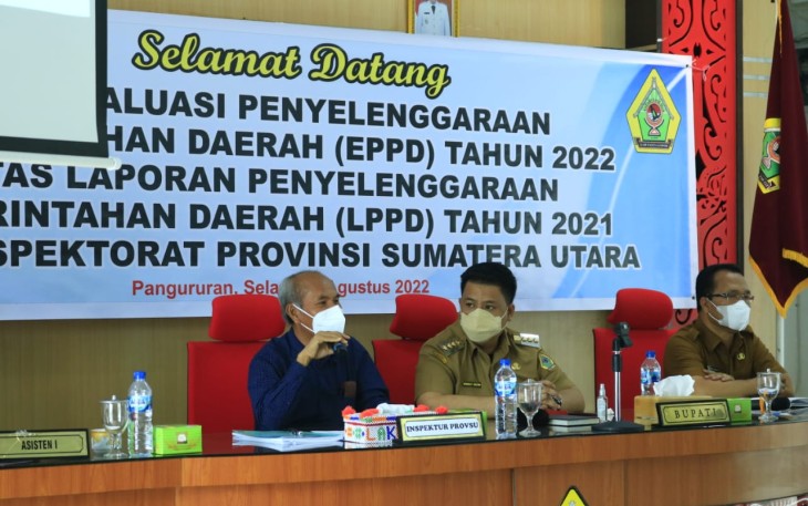 Rapat evaluasi terhadap LPPD Kabupaten Samosir Tahun 2021di Aula Kantor Bupati, 02/08.