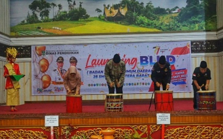 Gubernur Sumbar Mahyeldi saat membuka acara Launching BLUD di Aula Kantor Gubernur, Rabu (28/9/2022).