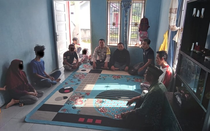 Bhabinkamtibmas Polsek Curup saat Mediasi Permasalahan Warga