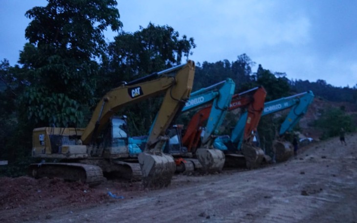 8 Eksavator dan 7 Penambang saat Diamankan Petugas Gabungan