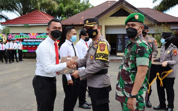 Apresiasi 57 orang Personel yang dinilai berprestasi dalam berbagai tugas kepolisian, Kapolres Bengkulu Tengah Polda Bengkulu AKBP Ary Baroto, S.IK., MH, 