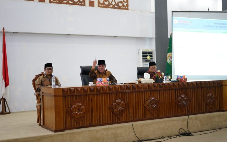 Wagub Bengkulu Rosjonsyah saat membuka Rapat Tim Evaluasi dan Pengawasan Realisasi Anggaran (TEPRA) Triwulan I Tahun 2022, bertempat di Gedung Serbaguna Provinsi Bengkulu, Kamis (21/07).
