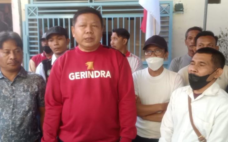 Anggota DPRD Jatim Hadi Dediansyah saat hadiri jalan sehat di kampung Tambak Wedi Jaya III kecamatan kenjeran, Minggu (21/8/2022). 