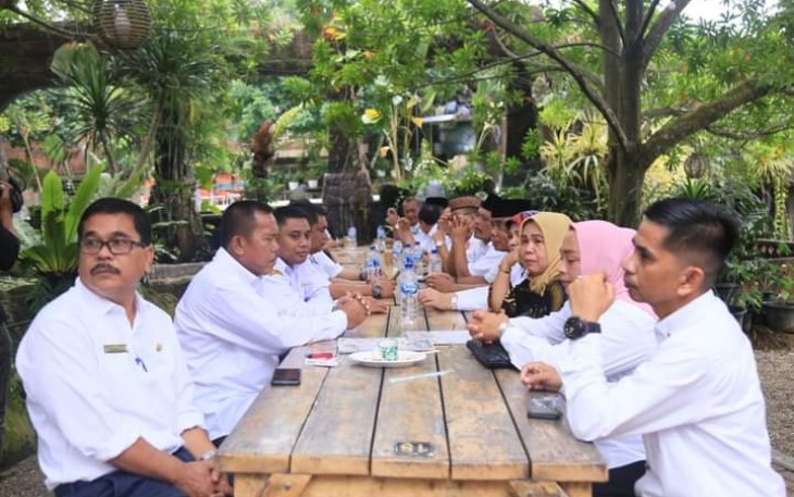 Bupati Labuhanbatu saat Coffe Break Bersama Bobby Nasution