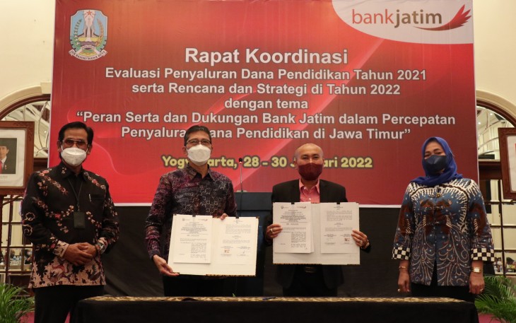 Penandatanganan PKS Dinas Pendidikan Provinsi Jawa Timur dan Bank Jatim