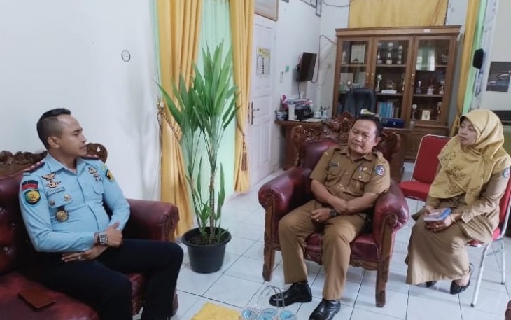 Kalapas Kelas III Suliki Kamesworo saat mengunjungi Dinas Perikanan Kabupaten Limapuluh Kota.