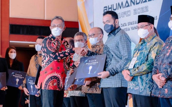 Pemko Padang Panjang meraih penghargaan Simpul Jaringan Terbaik Bhumandala Nawasena dari Badan Informasi Geospasial (BIG).