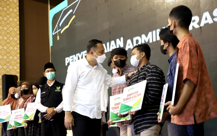 Wali Kota Eri Cahyadi di Gedung Convention Hall Jalan Arif Rahman Hakim Surabaya, Selasa (14/6/2022).