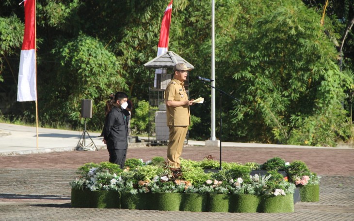 Gubernur Bengkulu Rohidin Mersyah saat pimpin Apel Gelar Pasukan Ops Ketupat Nala Tahun 2022, di Lapangan Apel Rekonfu Polda Bengkulu, Jum'at (22/04).