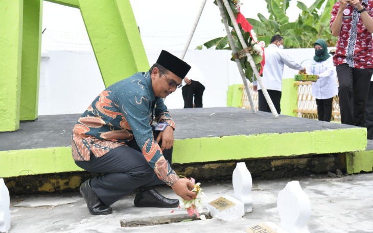 Dirjen Percepatan Pembangunan Daerah Tertinggal (PPDT) Eko Sri Haryanto memimpin langsung Upacara Tabur Bunga