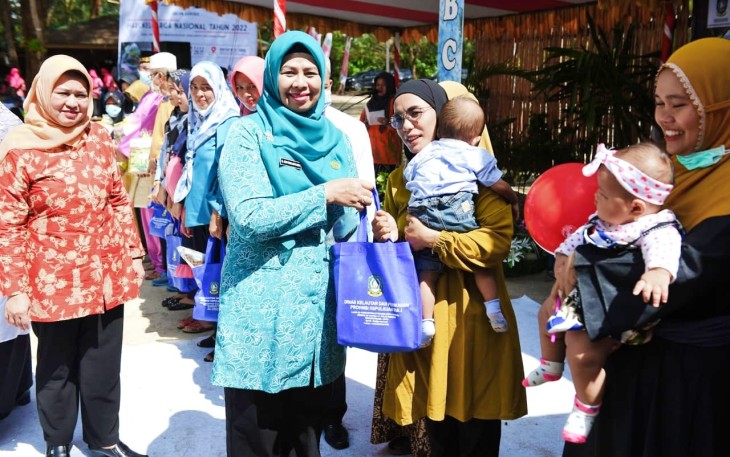 Ketua TP-PKK Kepri Hj. Dewi Kumalasari Ansar usai membuka kegiatan Festival Kuliner 