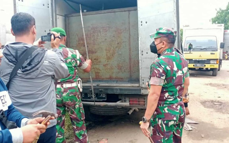 Truk box yang sudah dimodifikasi untuk penimbunan solar berhasil diamankan.