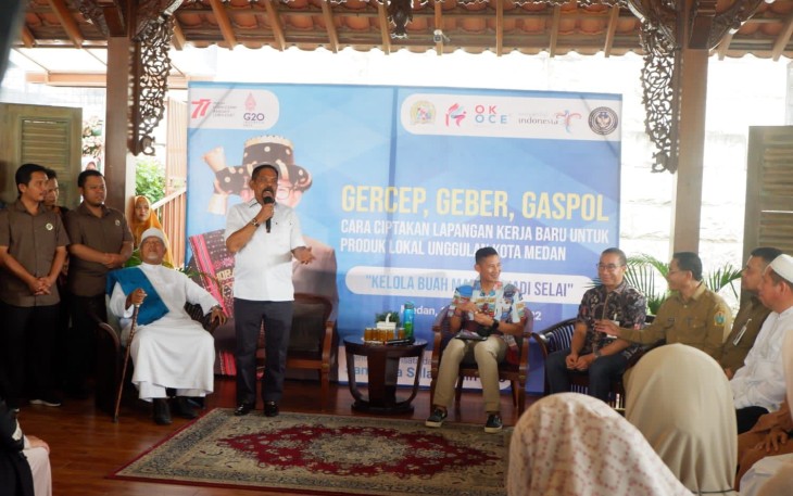 Ketua Dewan Pembina Gemawira Sumut, H Rahudman Harahap saat meminta Menparekraf Sandiaga S Uno untuk membantu membangkitkan martabat UMKM di Sumut.