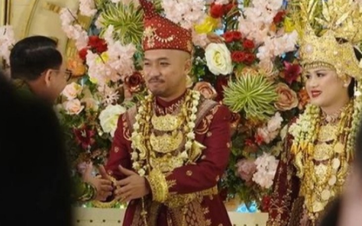 Resepsi Pernikahan Putri Kedua Bupati Pesisir Barat, Doktor Agus Istiqlal, yang bernama, Emyra Lil Adella Mazda dengan Sultan Mochammad Fahdli, Putra ketiga Bapak Ir. Ilman Gazali dari Kota Bandung, Jawa Barat. 