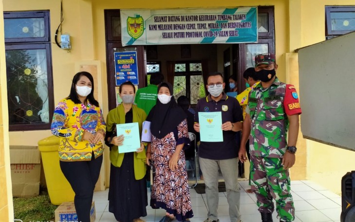 Penyerahan Sertifikat Tanah Program TORA dan LINTOR Warga Tumbang Takaken 