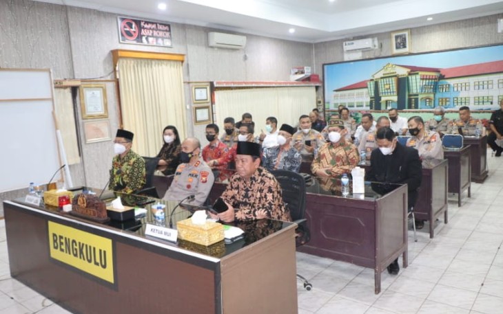 Kapolda Bengkulu Turut Menyaksikan Kirap Merah Putih Secara Virtual