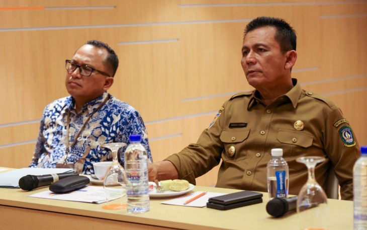 Gubernur Ansar saat Ikuti Rapat Pengendalian Inflasi Dari Batam 