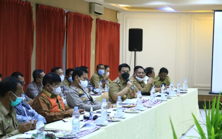 Rapat Koordinasi Rencana Kerja Tim Penyelamatan Ekosistem Danau Toba yang dilaksanakan di Aula Hotel Khas Parapat, Senin (11/01).