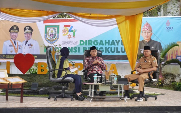 Gubernur Bengkulu Rohidin Mersyah saat melakukan dialog pembangunan di kantor BAPPEDA Provinsi Bengkulu Senin (10/10/22).