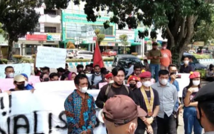 Aksi Orasi Solidaritas Untuk Warga Desa Jenggalu