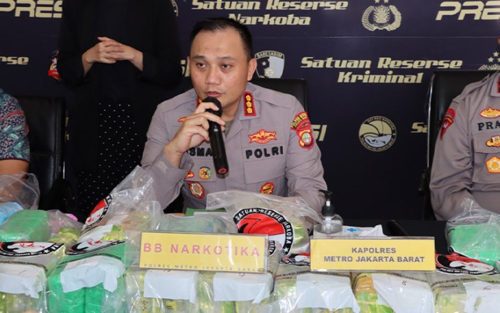 Kapolres Metro Jakarta Barat Kombes Pol Pasma Royce saat konferensi pers, Jumat (2/9/2022).