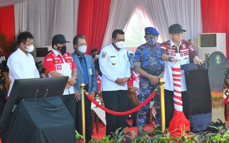 Gubernur Kepulauan Riau Ansar Ahmad mendampingi Menteri Hukum dan Hak Azasi Manusia (Menkumham) RI Yasona Laoli menghadiri peringatan Hari Bhkati Imigrasi ke-72