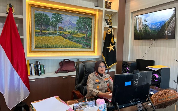 Wakapolda Kalteng Brigjen Pol Ida Oetari Poernamasasi, S.A.P., M.A. saat menjadi narasumber dalam acara talkshow yang digelar Radio Sonora Jakarta 92.0 FM pada Kamis 1 September kemarin.