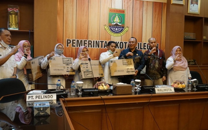 Saat acara Penyerahan Bantuan CSR  PT Pelindo dan PT Indomarco dalam Bidang Pendidikan di Cilegon