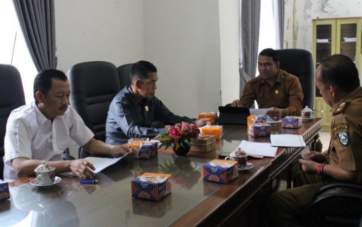 Bapemperda DPRD Kepahiang saat Rapat bersama Bagian Hukum Setda