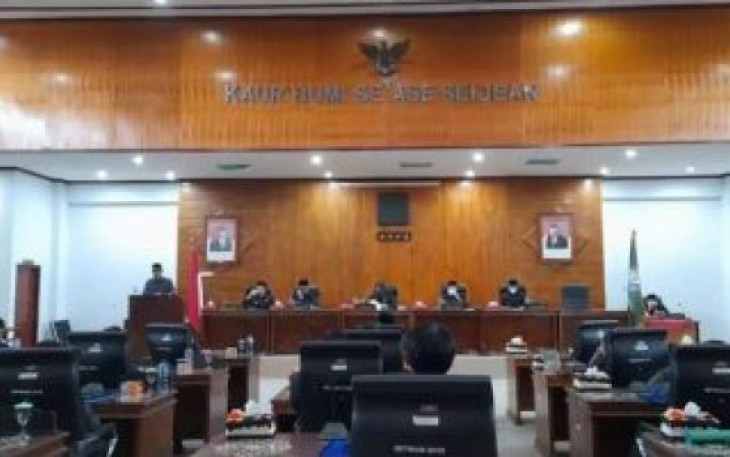 Rapat Paripurna Pemandangan Umum Fraksi-Fraksi DPRD Kaur atas Penyampaian Nota Pengantar Bupati Kaur Terhadap Rancangan Peraturan Daerah Tentang APBD Kabupaten Kaur Tahun Anggaran 2023, di Gedung DPRD Kaur, Rabu (30/11/2023).