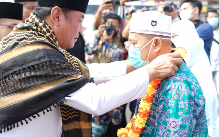 Wagub Rosjonsyah saat Sambut Jemaah Haji Bengkulu Kloter 2