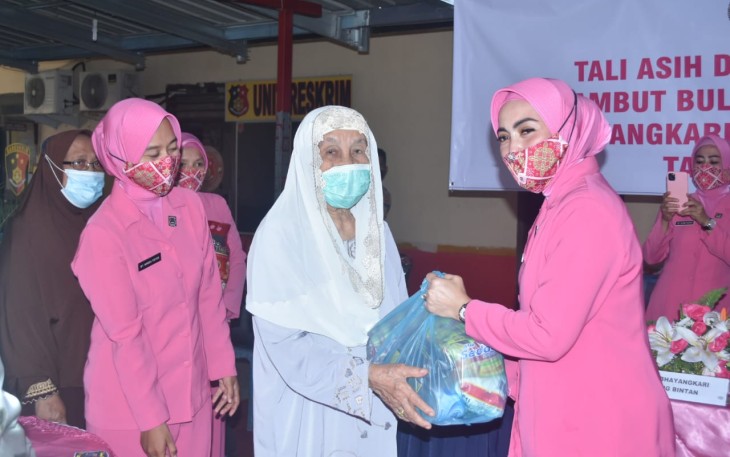 Bhayangkari Cabang Bintan Bakti Sosial kepada Warakawuri