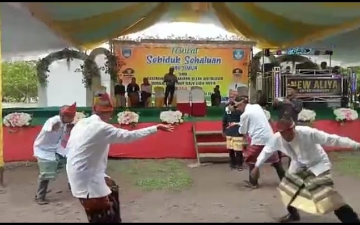 Kesenian Budaya Asli Adat Lampung di Festival Sebiduk Sehaluan Oku Timur