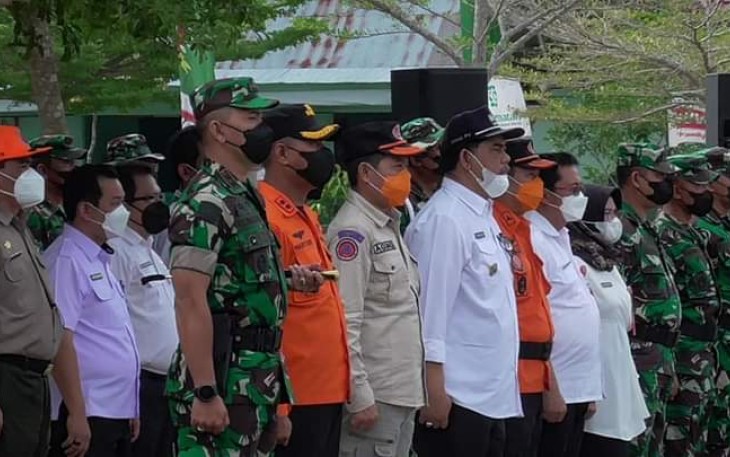 Dandim 1016 Palangka Raya Letkol Inf Frans Kishin Panjaitan, S.A.P., M.P.M., M.Han saat Hadiri Apel Gelar Kesiapan dalam rangka menghadapi Karhutla Provinsi Kalteng. 