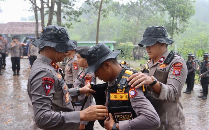 Kapolda Kalteng saat Tutup Latihan 79 Baja Ditsamapta di Atas Bukit