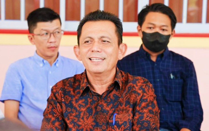 Gubernur Prov Kepri Ansar Ahmad bersama Kadis Kominfo Prov Kepri Hasan, saat rapat di Jakarta