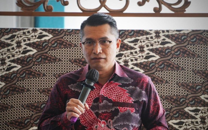 Kepala Biro Hukum dan Kerja sama Kementerian Koperasi dan UKM Henra Saragih, mewakili Sekretaris KemenKopUKM, saat membuka acara Pengumpulan Aspirasi dan Sosialisasi Rancangan Undang-Undang (RUU) Perkoperasian, di Surabaya, Jawa Timur, Jumat (23/9).
