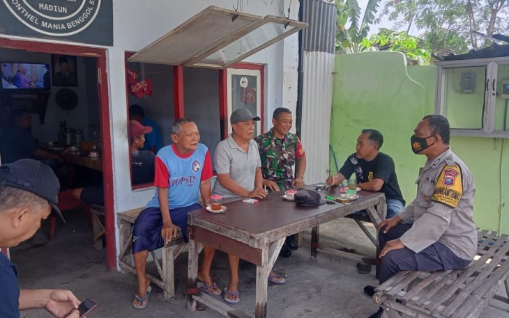Babinsa Sidorejo Komsos dengan Masyarakat