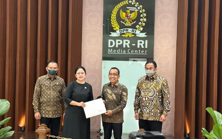 Ketua DPR RI Puan Maharani dalam konferensi pers di Media Center DPR RI, Senin (28/11).