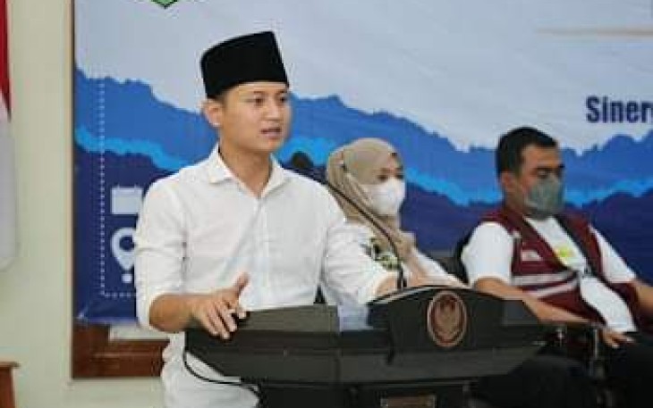 Bupati Trenggalek, Mochamad Nur Arifin, saat menjadi narasumber dalam rekrutmen dan diklat cabang Himpunan Pengusaha Muda Indonesia  (HIPMI) Trenggalek, di Gedung Barasa, Rabu 5/1/2022 (Foto : Hardi Rangga)