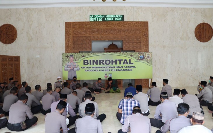 Suasana Binrohtal Polres Tulungagung, di Masjid Al Hafidz, Kamis (13/1/2022)