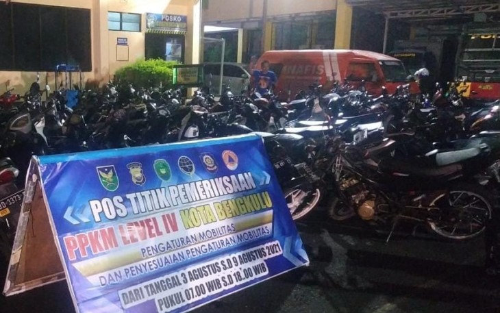 Ratusan roda dua dengan beraneka ragam pelanggaran lalu lintas terpaksa di angkut ke Mapolres Bengkulu untuk di Kandangkan