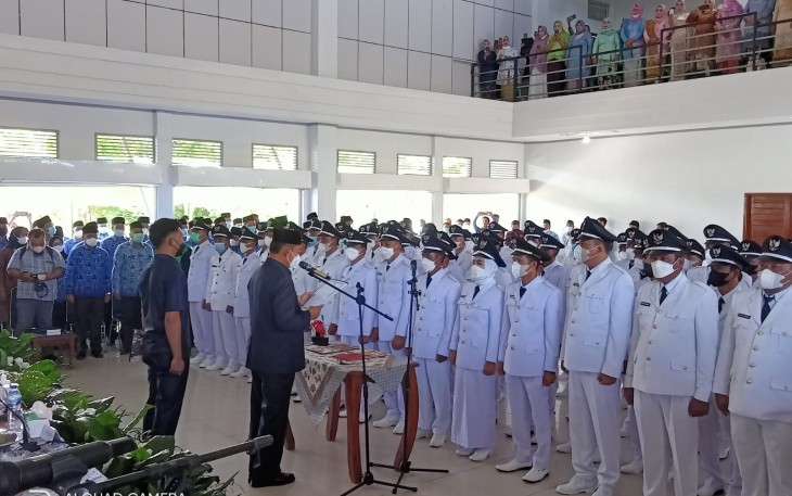 Prosesi pelantikan 66 Kades terpilih oleh Bupati Kaur 