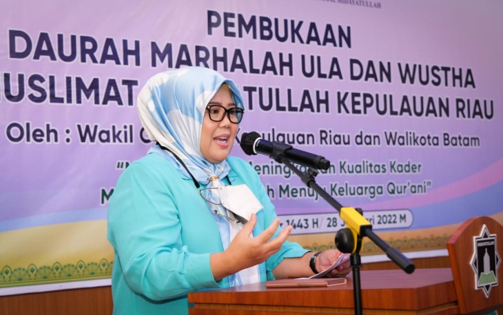 Wagub Kepri  Hj. Marlin Agustina, membuka Daurah Marhalan Ula dan Wusyha Muslimat Hidayatullah, di Batam, Jumat (28/1/2022) 
