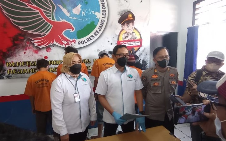 Kasat Resnarkoba Polres Rejang Lebong, IPTU Susilo, saat konferensi pers