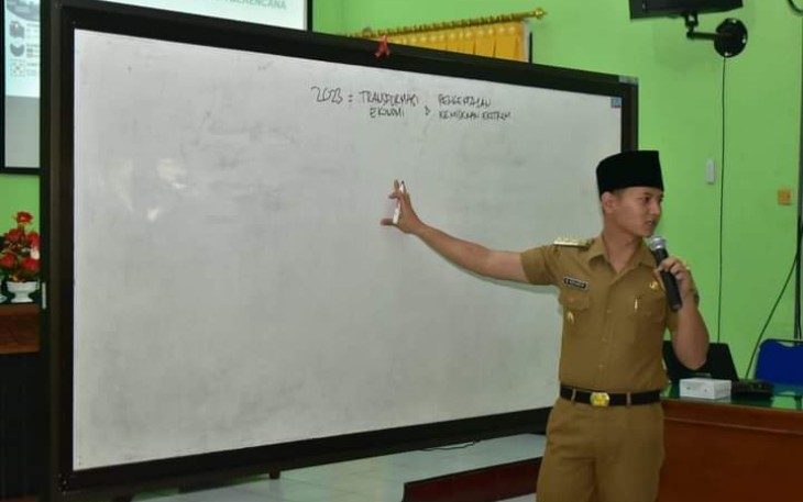 Bupati Trenggalek, Mochamad Nur Arifin, saat mempertajam program Dinkes PPKB TA 2023, Rabu (2/2/2022) (Foto : Hardi Rangga, klikwarta.com).