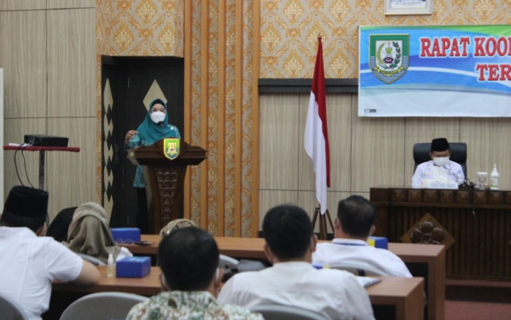 Ketua TP PKK Provinsi Bengkulu, Derta Wahyulin, saat Rapat Koordinasi Pelaksanaan 10 Program PKK Tahun 2022 