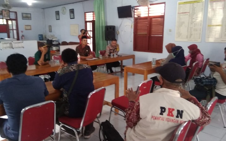 Temukan fakta kesalahan SK karang taruna, LSM PKN bersama BPD melakukan audensi dengan Kades dan Ketua Panitia seleksi perades Pojokwatu kecamatan Sambong.